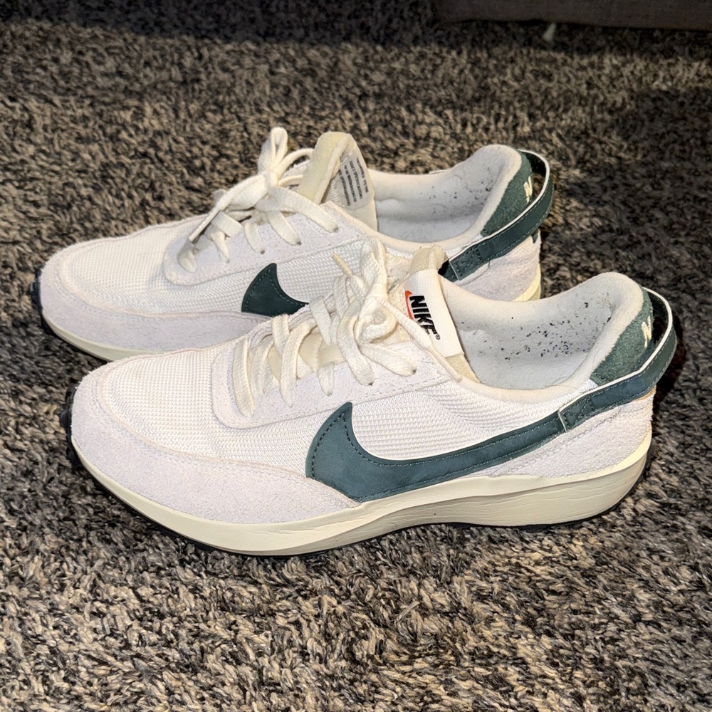 Nike Wmns Waffle Debut Vintage 'White Vintage Green' - Picture 3 of 8